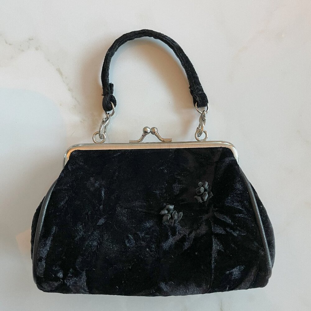 Adorable black velvet purse clutch with detachable handle - Picture 4 of 5